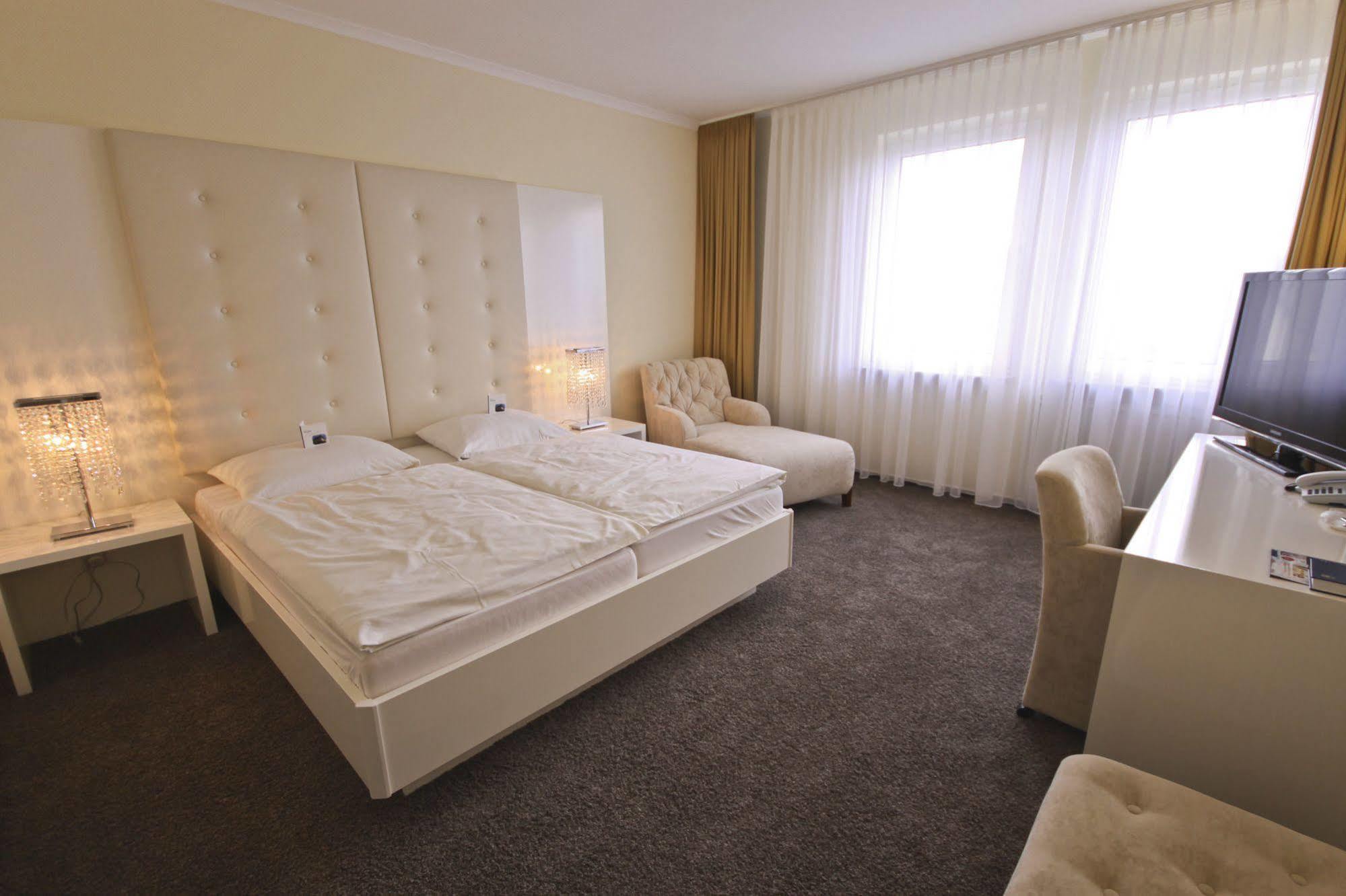 Hotel-Restaurant Zur Krone Löhnberg Cameră foto