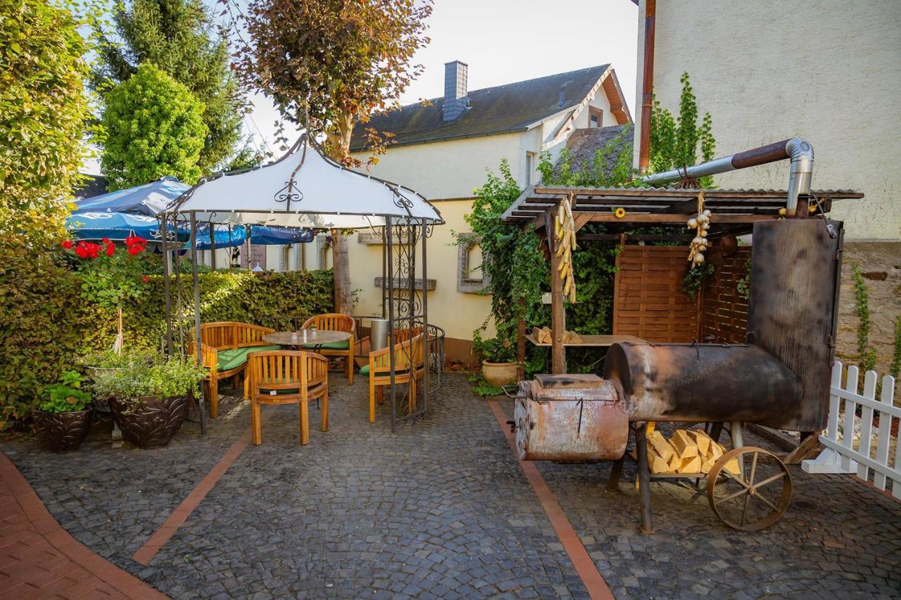 Hotel-Restaurant Zur Krone Löhnberg Exterior foto